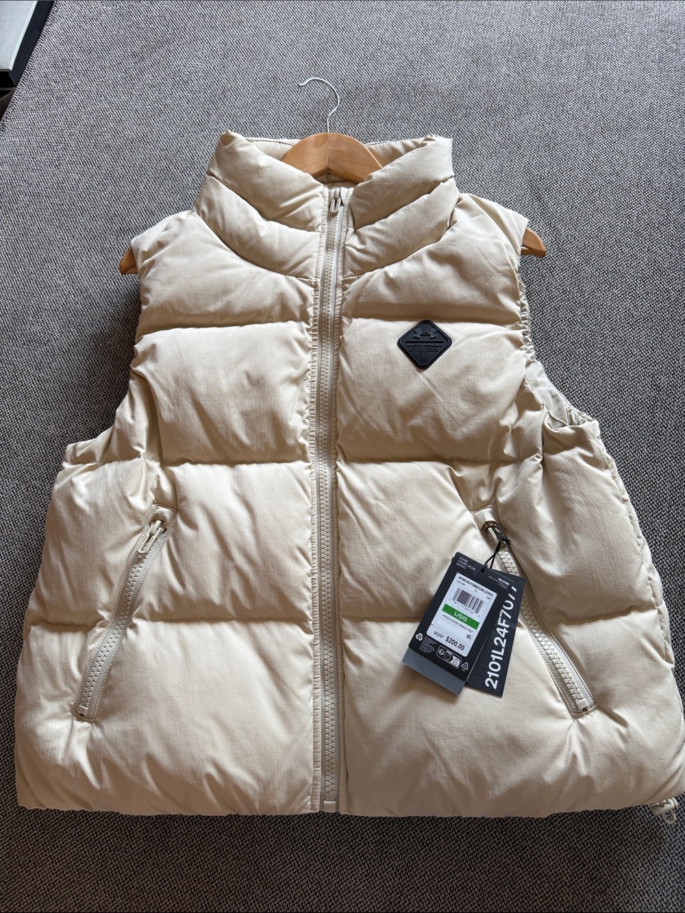 NWT UA Cream Tan Down Puffer Vest Infrared Coldgear Water Repellant Women sz L